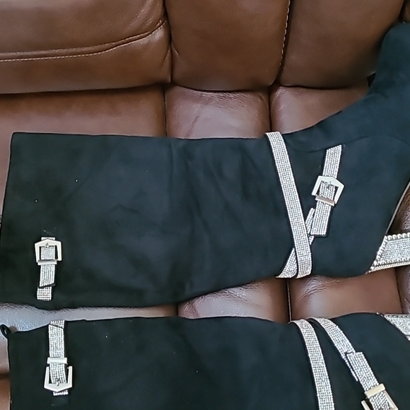 Beautiful Boots - Picture 4 of 8